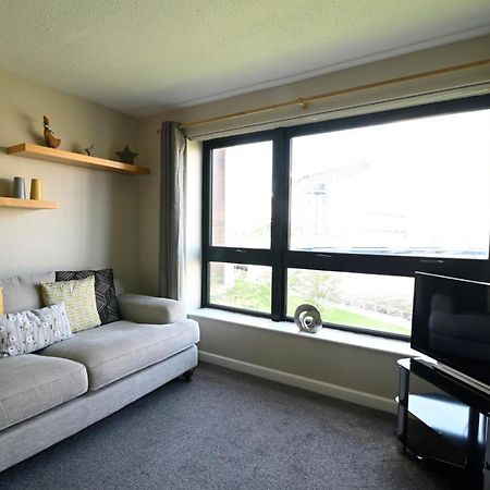 Apartamento Sec/ Hydro Two Bed Flat With Free Parking And Great View Glasgow Exterior foto
