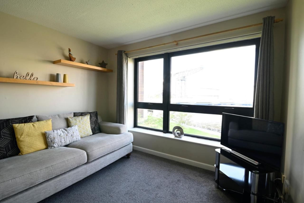 Apartamento Sec/ Hydro Two Bed Flat With Free Parking And Great View Glasgow Exterior foto
