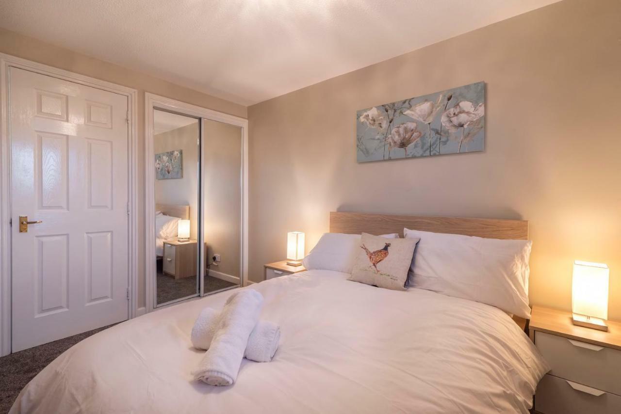 Apartamento Sec/ Hydro Two Bed Flat With Free Parking And Great View Glasgow Exterior foto