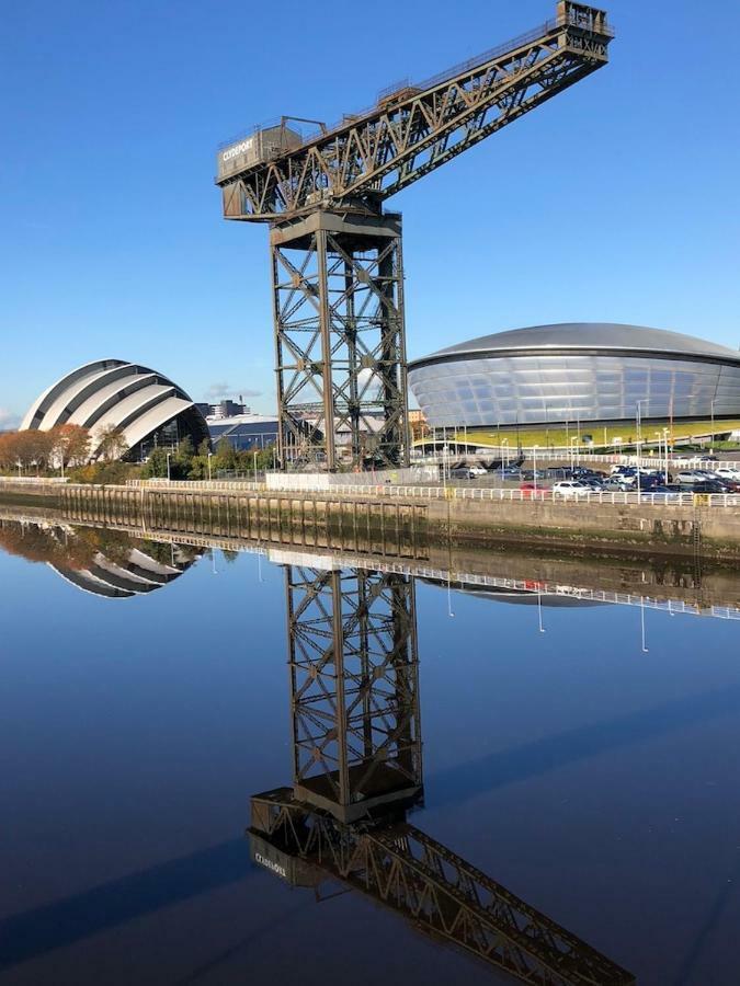 Apartamento Sec/ Hydro Two Bed Flat With Free Parking And Great View Glasgow Exterior foto