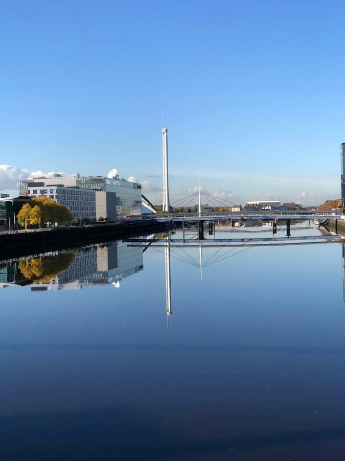 Apartamento Sec/ Hydro Two Bed Flat With Free Parking And Great View Glasgow Exterior foto